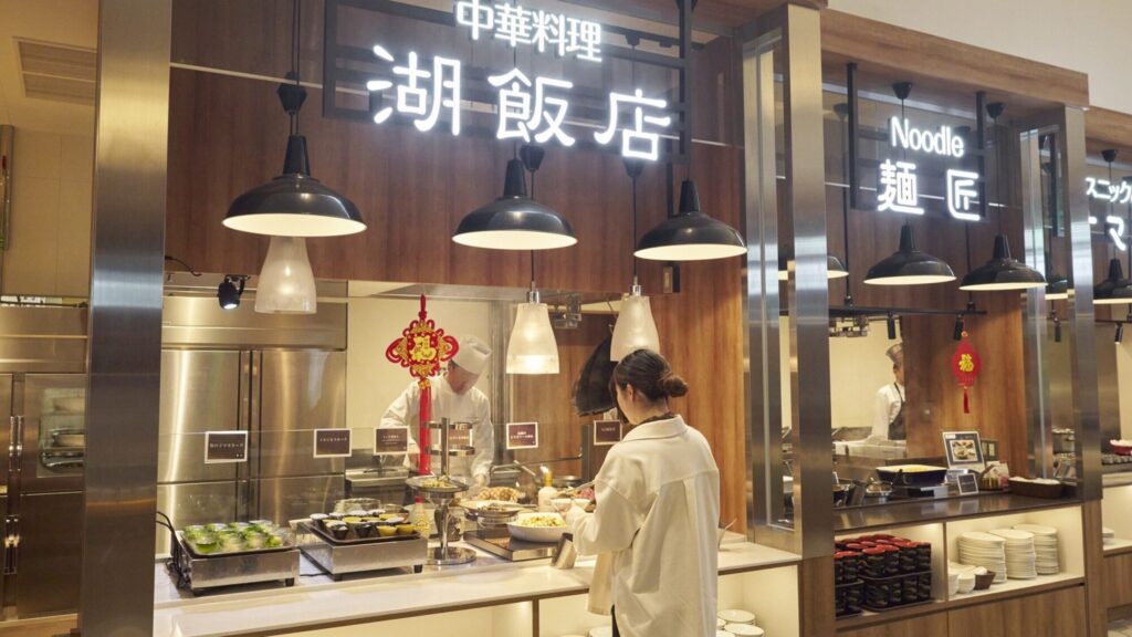 ビュッフェは種類ごとに屋台みたいになってる！