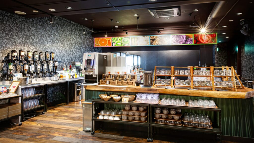 アルコールまで飲み放題のフリードリンク！