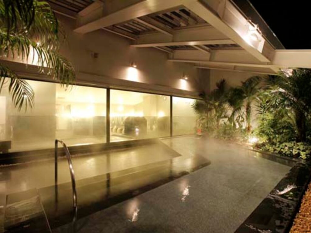 エミオンタワー側にある露天風呂