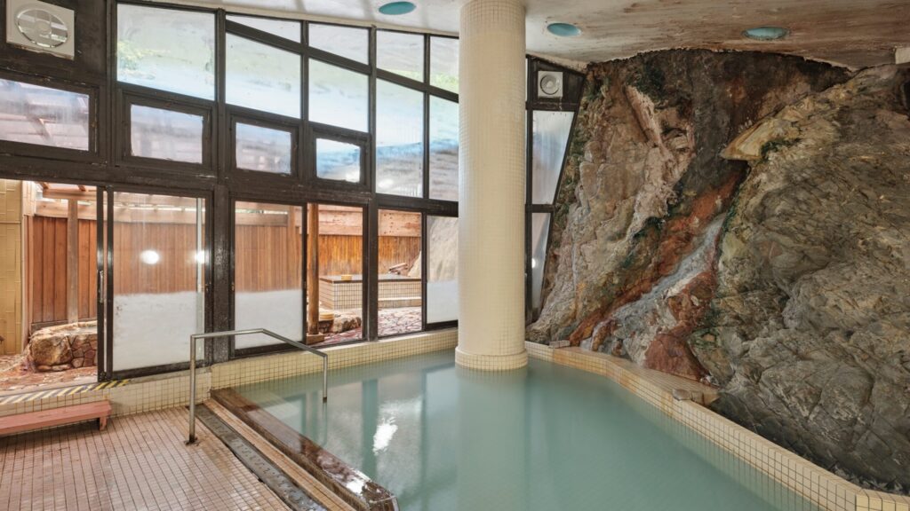 本館にある滝の湯