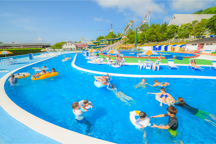 夏期には流水プールもオープン！