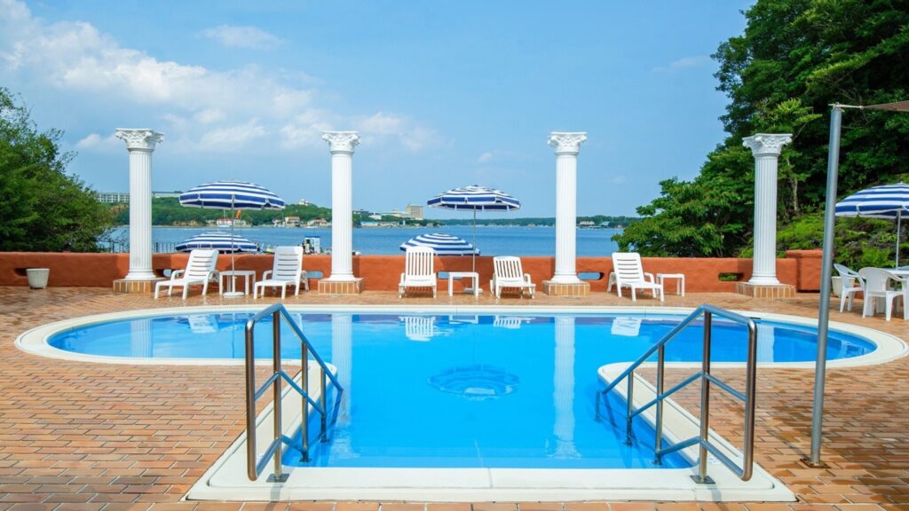 海を眺めながらのプール！