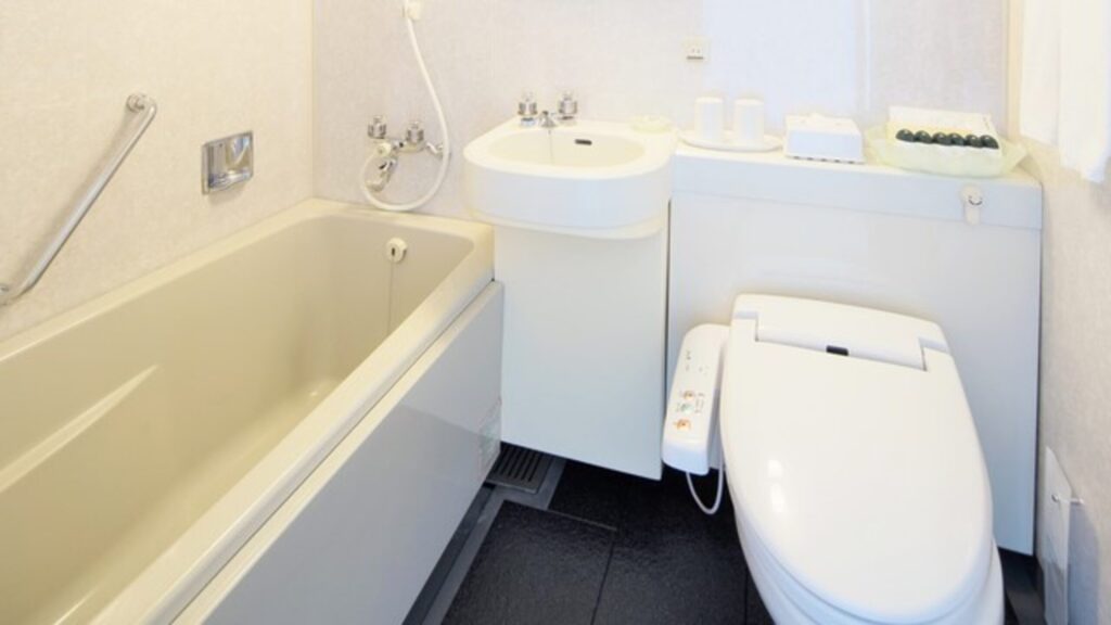 2階のお部屋はユニットバス（↓の3階のお風呂との違い！）