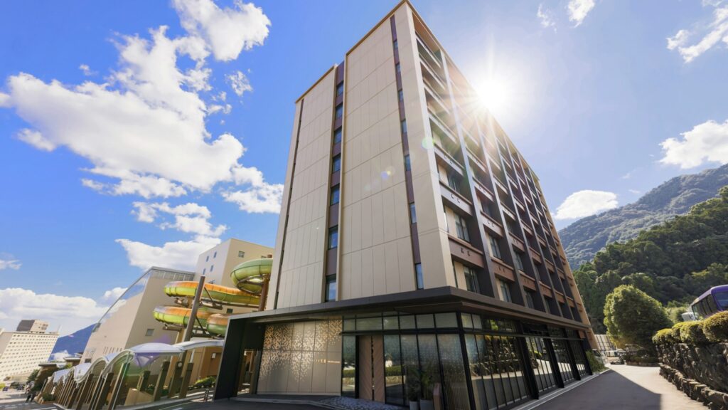 虹館。後ろ側に見えているのがアクアビート!