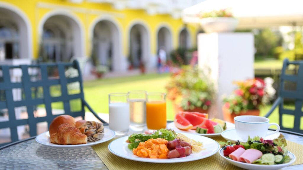 天気が良ければ外で食べれるみたい！
