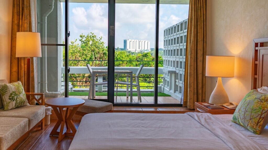 ムーンビーチのグリーンビューのお部屋だとこんな感じ