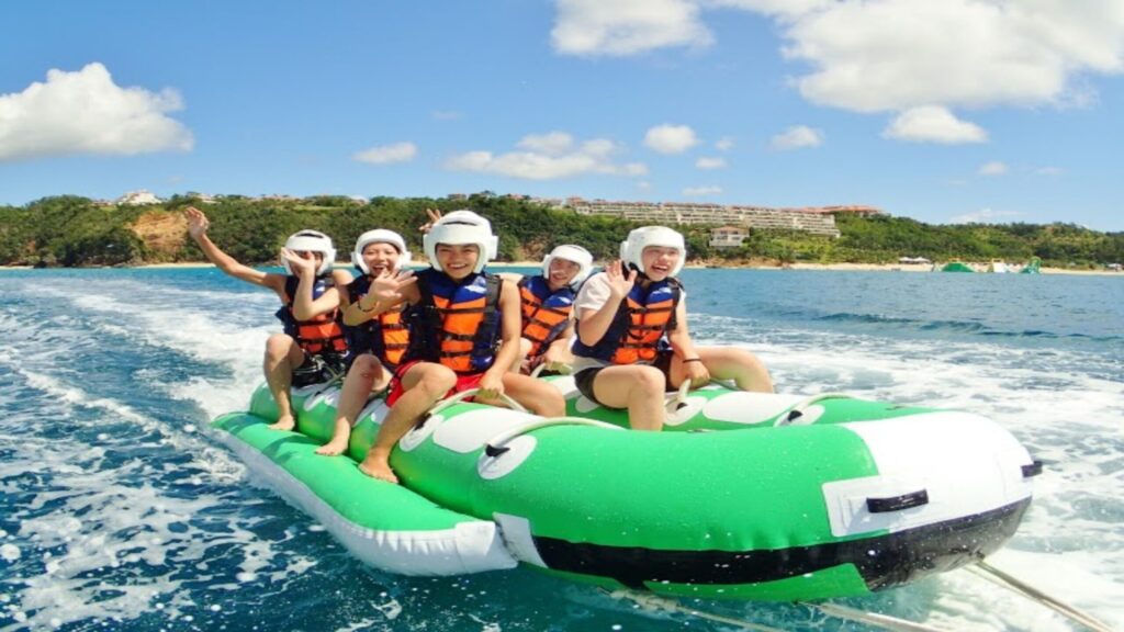 カヌチャベイのバナナボート