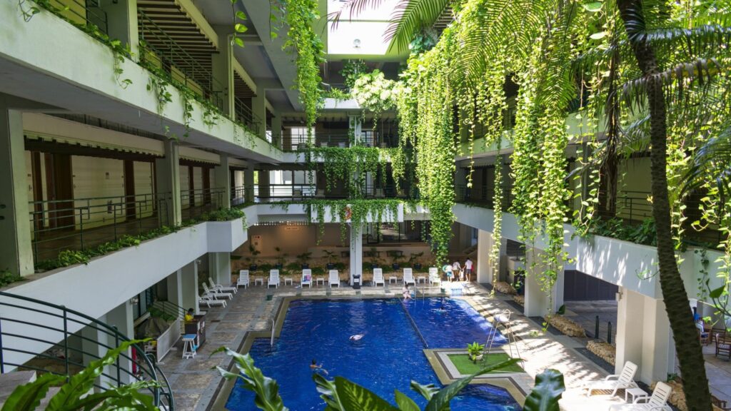 ムーンビーチのアトリウムプール