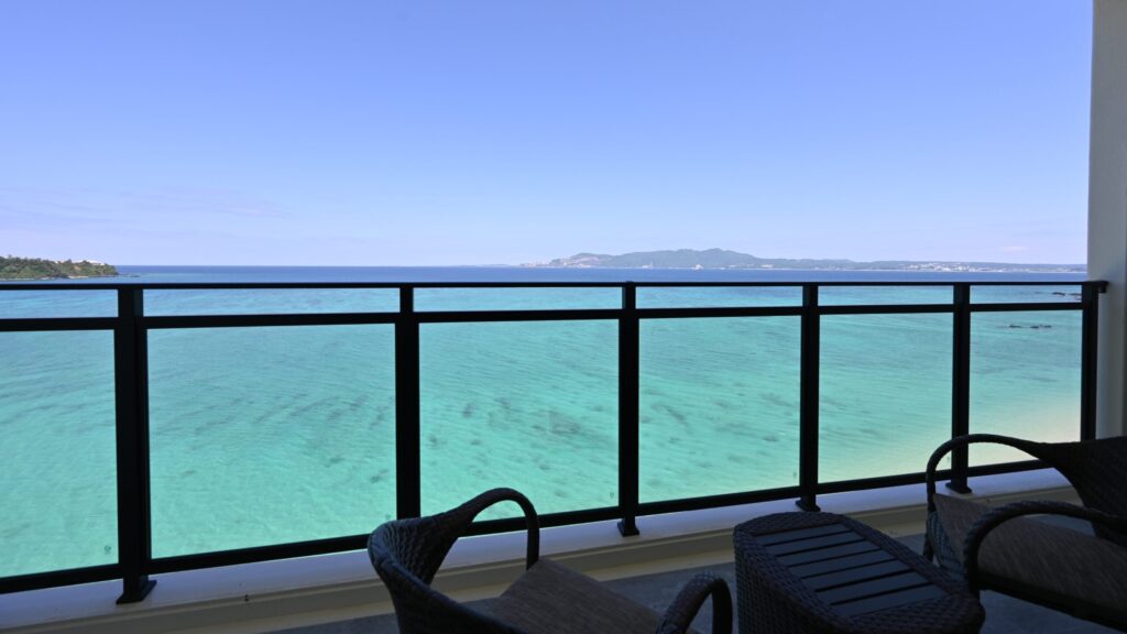 新館のベランダ!壁が透明で海が見えやすい!